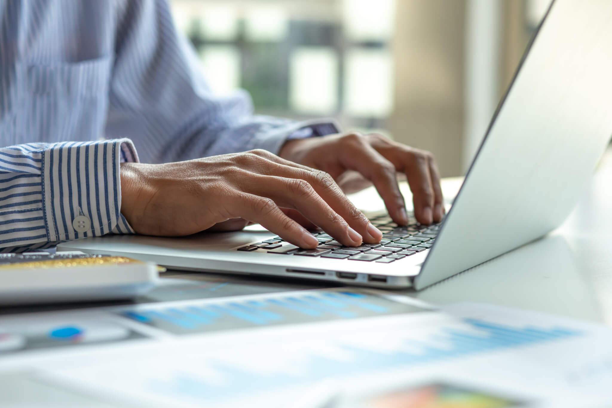 Close,Up,Businessman,Hand,Typing,On,Computer,Keyboard,Of,A